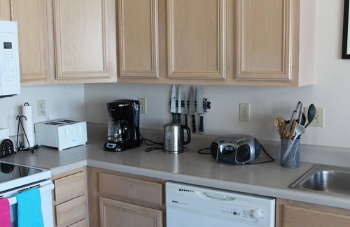 Port Clinton House | AMAZING! 4Bed/3Bath Water's Edge Beach House with Pool and Hot Tub!