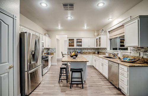 McCullough Hills House | Amazing 5 Bed/4 Bath Residence with Pool/Spa