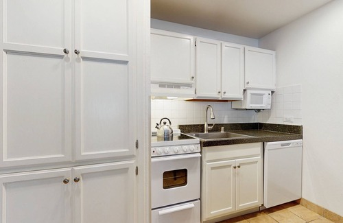 South Lake Tahoe Apartment | Amazing amenities, pool views, and a privileged location near Heavenly await