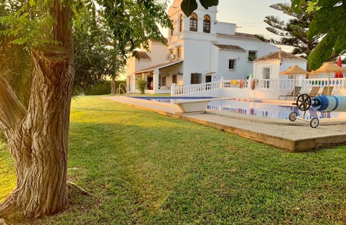 Mezquitilla House | Amazing Andalusian Villa with views to the sea