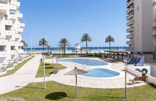 Grau i Platja Apartment | Amazing Apartment in front of the Beach with sunny terrace. Airco.