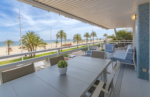 Grau i Platja Apartment | Amazing apartment decorated, with wifi, in front of the beach, AG TURQUESA 2A Premium
