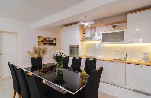 Sinj Apartment | Amazing apartment in Obrovac Sinjski
