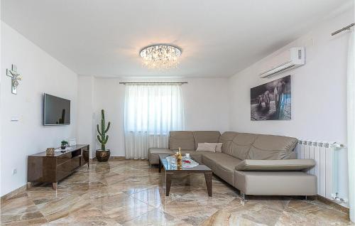 Kastel Apartment | Amazing Apartment In Buje With Wifi