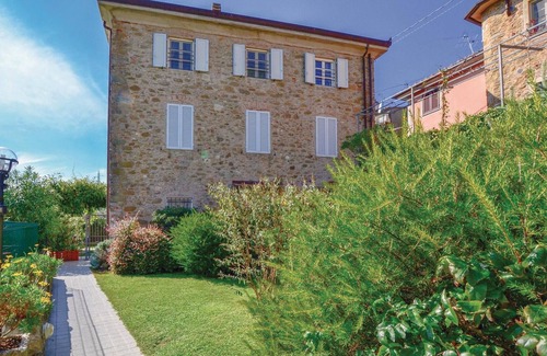 Pedona Apartment | Amazing apartment in Camaiore with WiFi