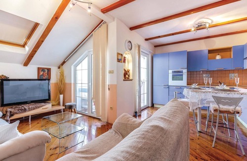 Klanfari Apartment | Amazing apartment in Dramalj with WiFi