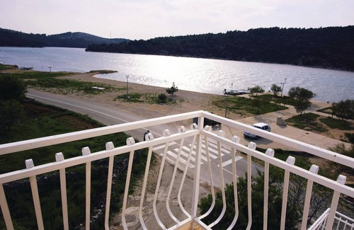 Jadrtovac Apartment | Amazing apartment in Jadrtovac
