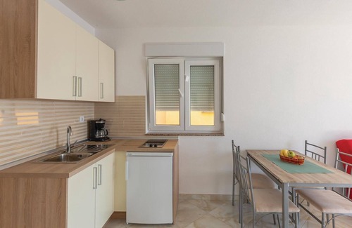 Bratus Apartment | Amazing apartment in Krvavica with WiFi