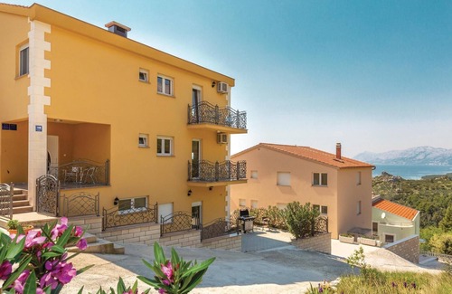 Bratus Apartment | Amazing apartment in Krvavica with WiFi