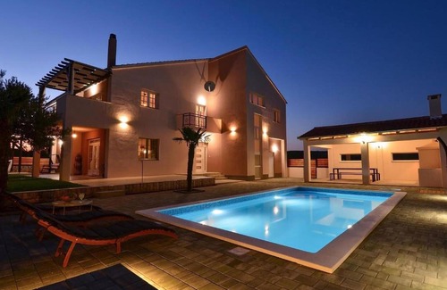 Pirovac Apartment | Amazing apartment in Kasic with WiFi