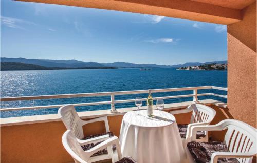 Klek Apartment | Amazing Apartment In Klek With Wifi