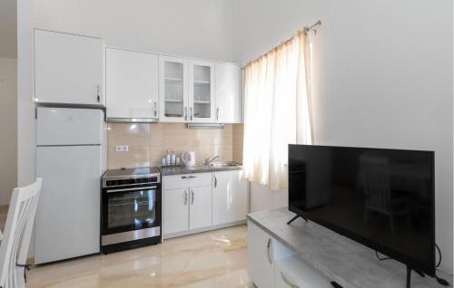 Komarna Apartment | Amazing Apartment In Komarna With Wifi