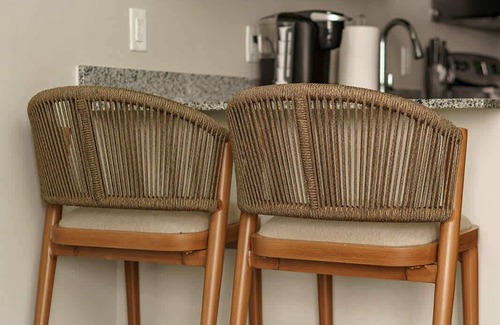 Uptown District Apartment | Amazing Apartment in the Heart of Downtown