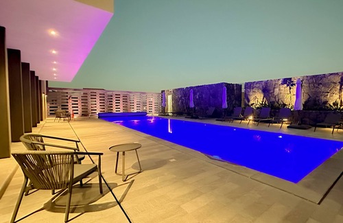 El Marques Apartment | Amazing Apartment in Zibata, Pool & Coworking