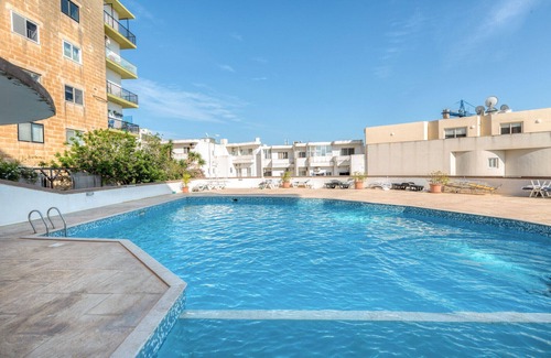 Swieqi Apartment | Amazing apartment with pool in Malta