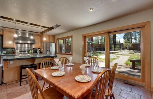 Skyland House | Amazing back yard for BBQing, private hot tub. Community Beach (ZC191)