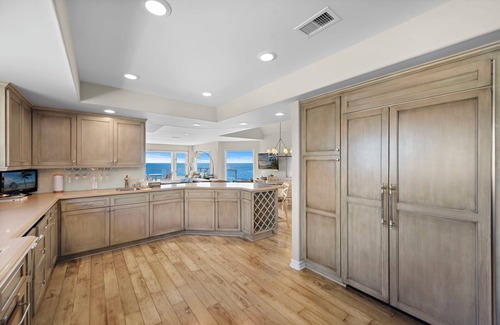 Laguna Beach House | Amazing Beach Front Spacious 5-bedroom house in beautiful Laguna Beach