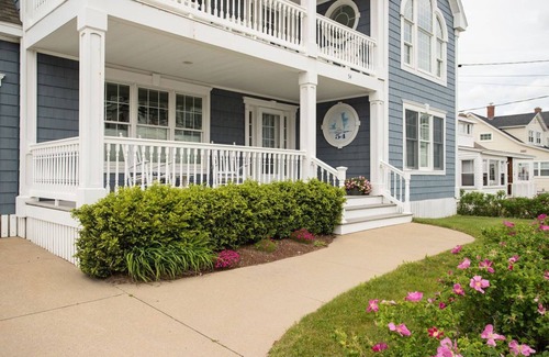 Wells Beach House | Amazing Beach House! 5 Bedroom across the Ocean!