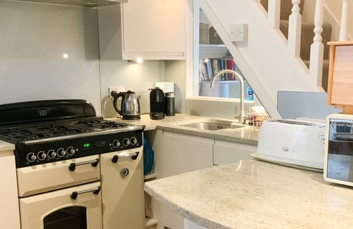 Hill Head House | Amazing beach house with stunning views of the Isle of Wight and Solent from Hill Head hideaway. ...