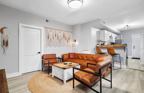 Detroit - Shoreway Apartment | Amazing Boho Oasis Apartment in Ohio City