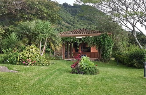 San Antonio House | Amazing City Views Guest house in Escazú