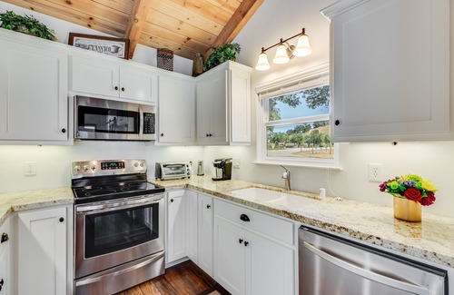 Morgan Hill Cottage | Amazing Country Setting at Cottage Creek Vineyards!