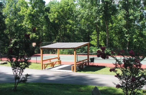 Robbinsville Cabin | AMAZING & COZY LOG CABIN IN WOODS