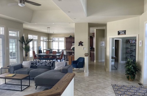 Selwyn House | Amazing custom home with with it's own all season hockey rink.