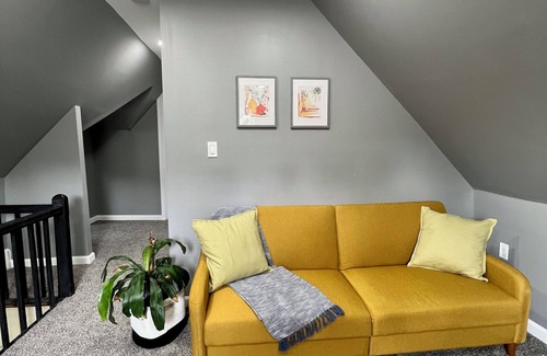 Norwich Apartment | Amazing Deal: Spacious 4-Bed, 2-Bath Duplex Apartment!