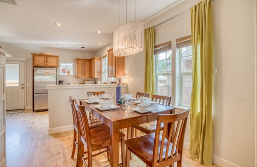 Old Bend House | Amazing Downtown Bend location, King suite and private fenced patio with Hot Tub