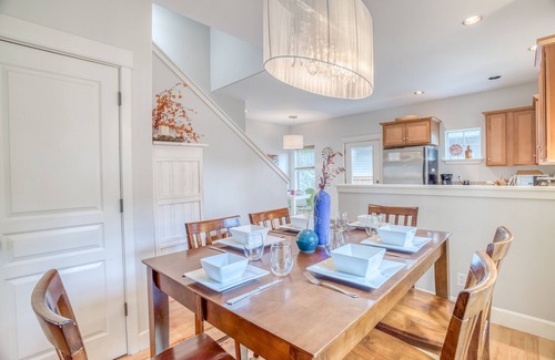 Old Bend House | Amazing Downtown Bend location, King suite and private fenced patio with Hot Tub