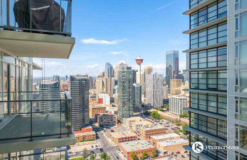 Victoria Park Condo | Amazing DT Views » AC » Sleep 4 » Parking » Wifi