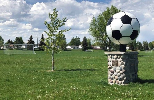 Idaho Falls House | Amazing entire clean Country House w/hot tub a/c close to Yellowstone NP.