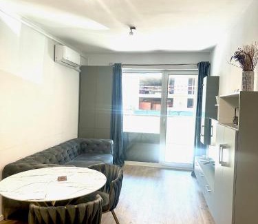 Sector 3 Apartment | Amazing Estoria Residence studio
