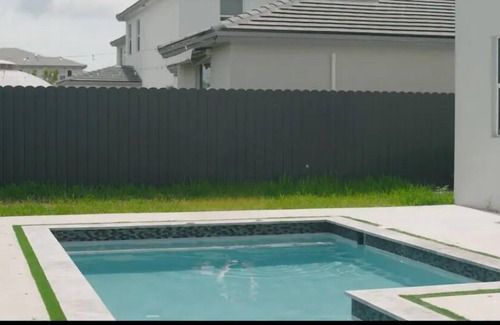 Richmond West House | Amazing Family 🏡 with PRIVATE POOL!