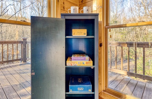 Blue Ridge House | Amazing Foliage Views + Mountain View + Hot Tub + Fire Pit + Wrap-around Deck