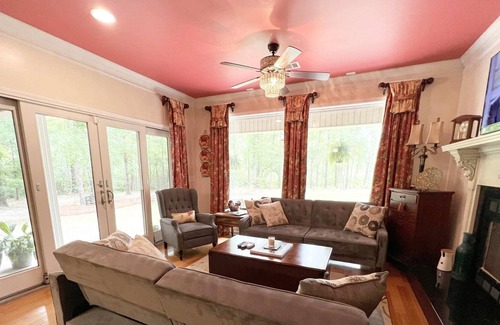 Fort Valley House | Amazing Getaway near the National Fairgrounds