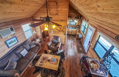 Fredericksburg Cabin | Amazing Hill country cabin with canyon views, furnished deck, grill, & AC
