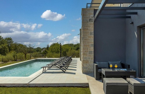 Sveti Lovrec House | Amazing home in Sv. Lovrec Pazenatick