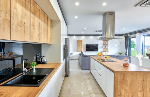 Donje Rastane House | Amazing home in Sveti Filip i Jakov