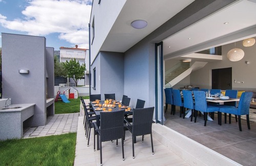 Kastel Kambelovac House | Amazing home in Kastel Kambelovac