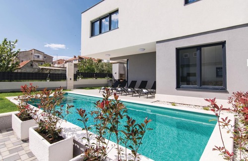 Kastel Kambelovac House | Amazing home in Kastel Kambelovac