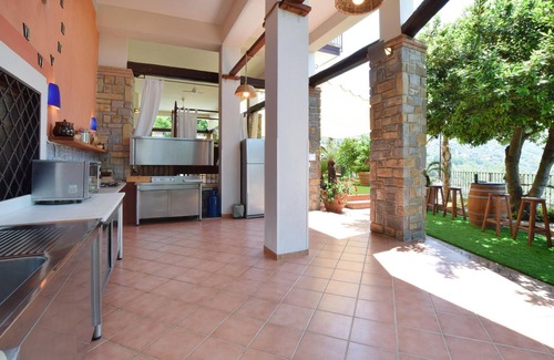 Laureana Cilento House | Amazing home in Laureana Cilento