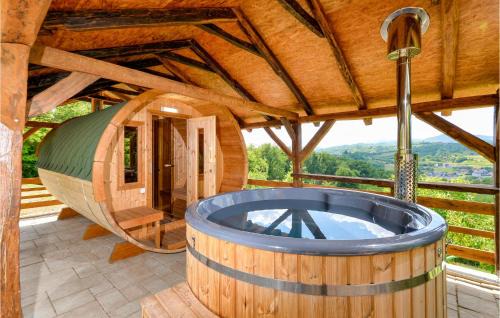 Sveti Ivan Zelina House | Amazing Home In Adamovec With Sauna