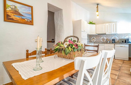 Cajiz House | Amazing home in Cajiz with WiFi