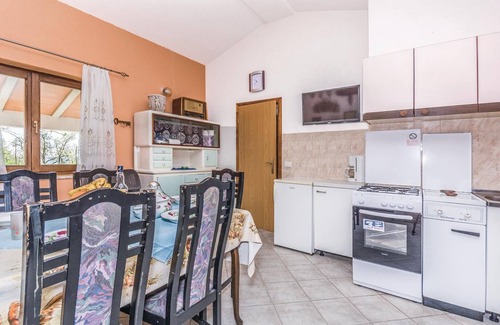 Lupoglav House | Amazing home in Dolenja Vas with WiFi