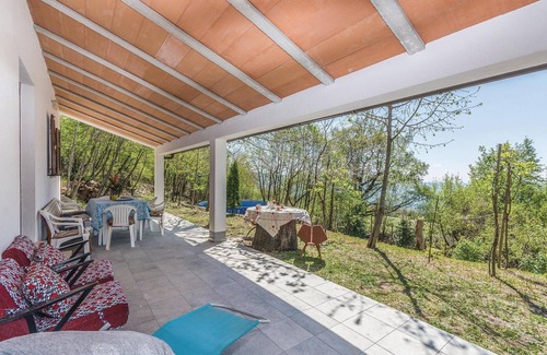 Lupoglav House | Amazing home in Dolenja Vas with WiFi