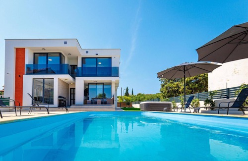 Drace House | Amazing home in Drace with sauna