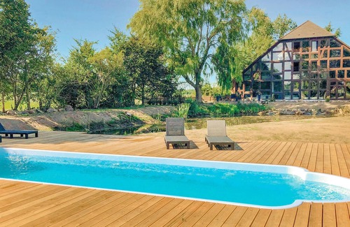 Dragun House | Amazing home in Dragun with sauna
