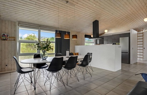 Lyngsbæk Strand House | Amazing home in Ebeltoft with WiFi